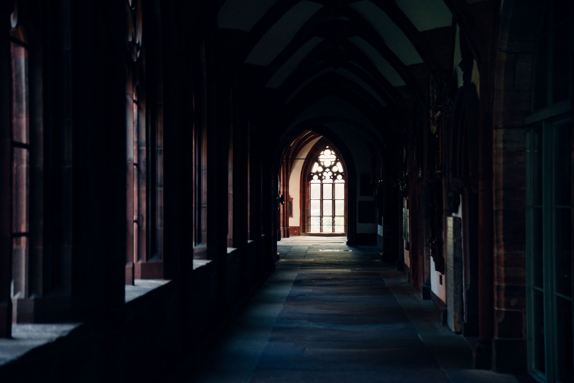 The Coven in the Boarding School: A Short Story and Review of the Best Dark Academia Horror Novels Set in British Schools and Universities